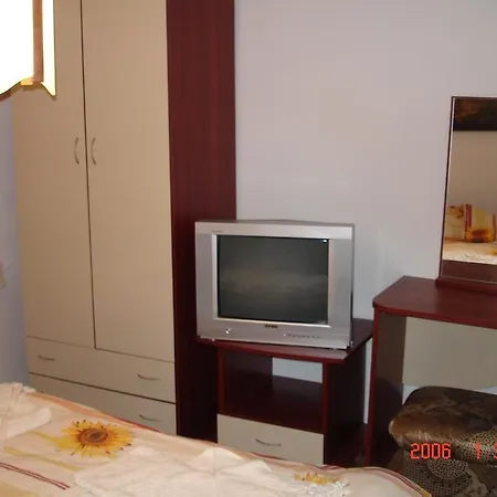 Konukevi Lirik 3*