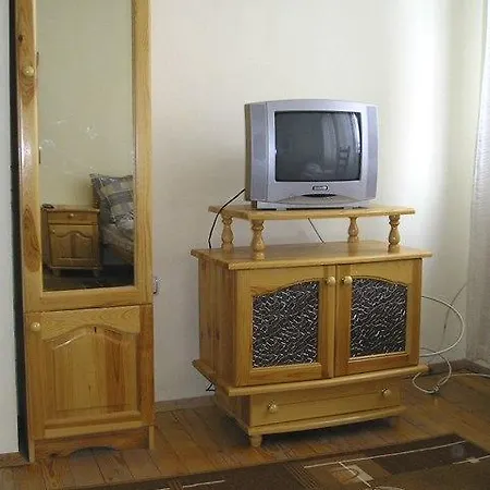 Konukevi Lirik 3*